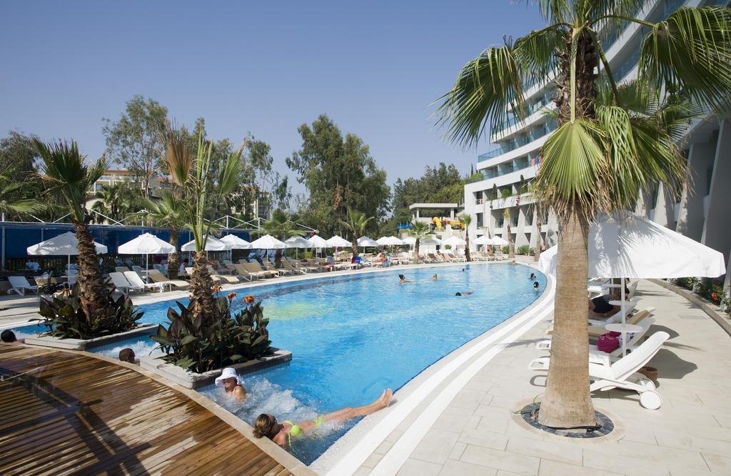 Sunrise Queen Luxury Hotel Side Exterior photo