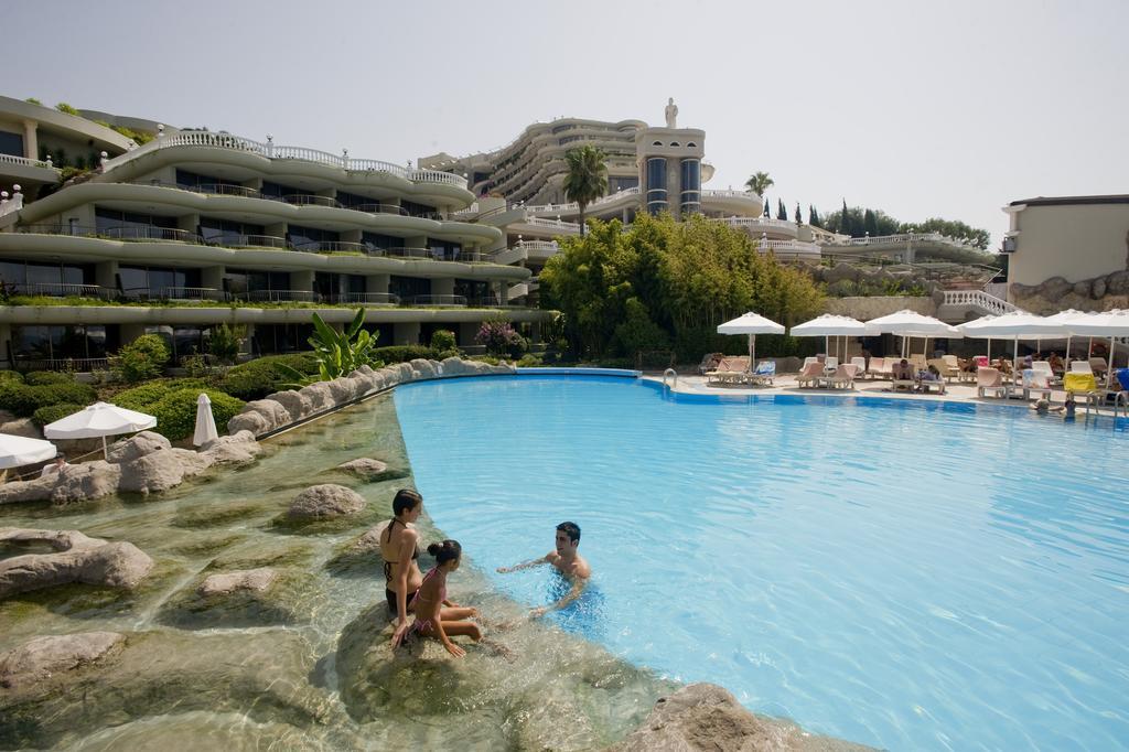 Sunrise Queen Luxury Hotel Side Exterior photo