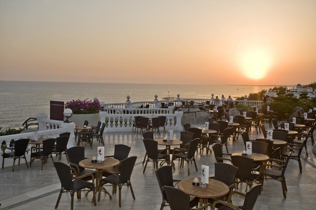 Sunrise Queen Luxury Hotel Side Exterior photo